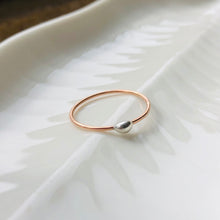 Laden Sie das Bild in den Galerie-Viewer, Bronzering mit Silbertropfen