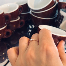 Laden Sie das Bild in den Galerie-Viewer, Bronzering mit Silbertropfen