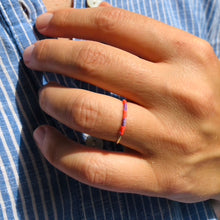 Laden Sie das Bild in den Galerie-Viewer, Goldring mit buntem Garn

