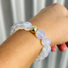 Laden Sie das Bild in den Galerie-Viewer, Perlenarmband White &amp; Silver
